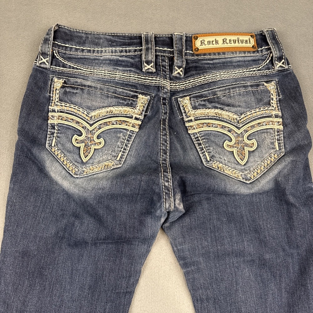 ROCK REVIVAL WOMEN'S 26/30 KEELEY MID-RISE "BOOT" JEANS EMBELISHED WHISKERING